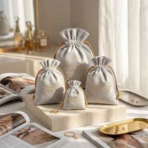 Sac en velours à cordon durable et réutilisable pour bijoux, pochette en daim doux avec logo personnalisé 9x12cm, petit emballage cadeau pour bagues - Product Image 2