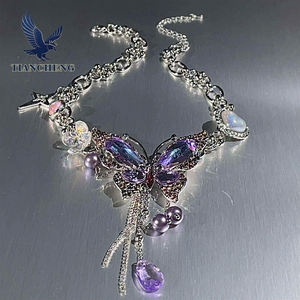 قلادة فراشة معقدة التصميم بلون اللافندر مع سلسلة قابلة للتعديل، مجوهرات قوطية عتيقة، هدية للنساء، قلادة أنيقة - Product Image 1