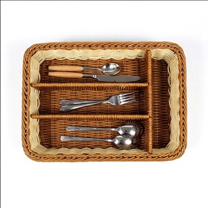 Panier multifonction en plastique PP tressé imitation rotin pour organiser les couverts, le pain, les aliments, les desserts et les fruits sur le bureau - Product Image 3