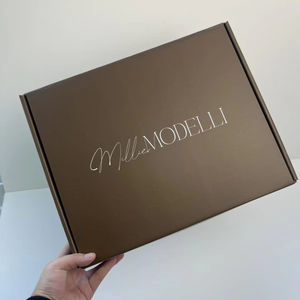 Boîtes d'expédition de vêtements personnalisées avec logo blanc, boîtes en papier biodégradables, boîtes pliables pour l'envoi postal, emballages pour cadeaux - Product Image 1