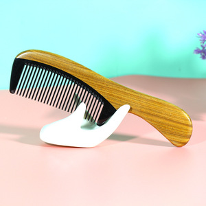 Peine para el cabello de madera de sándalo verde con forma de U de cuerno de buey, multifunción para uso doméstico y masajes, 15-20 cm - Product Image 1