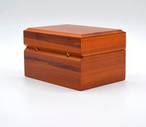 Urne personnalisée en bois de cèdre rouge d'Amérique du Nord pour cendres humaines et animales, urne de crémation et d'aquamation OEM pour adultes, nourrissons et animaux de compagnie, vente en gros - Product Image 4