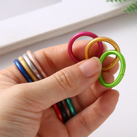 Bague en silicone multicolore de style européen et américain avec feuille d'or Ensemble de bagues incurvées pour femmes pour la fête