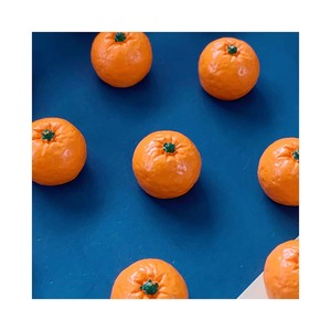 100 Piezas de Mini Figuras de Naranjas Artificiales de Resina, 16*18MM, Adornos Realistas de Fruta de Naranja para Decoración Navideña, del Hogar, Cocina y Fiestas - Product Image 1