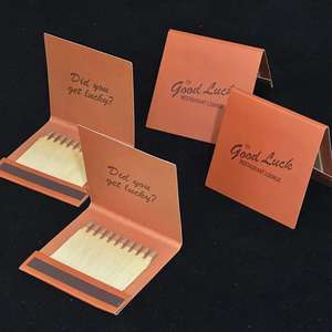 Couleurs allumettes <span class=keywords><strong>en</strong></span> <span class=keywords><strong>bois</strong></span> <span class=keywords><strong>de</strong></span> haute qualité Prix <span class=keywords><strong>de</strong></span> gros pas cher <span class=keywords><strong>en</strong></span> <span class=keywords><strong>vrac</strong></span> personnaliser logo style livre allumettes puce <span class=keywords><strong>de</strong></span> <span class=keywords><strong>bois</strong></span> pointe d'allumette personnalisée - Product Image 1