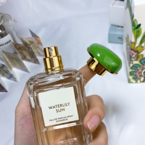 Ensemble <span class=keywords><strong>de</strong></span> <span class=keywords><strong>parfum</strong></span> en vaporisateur <span class=keywords><strong>Eau</strong></span> <span class=keywords><strong>de</strong></span> <span class=keywords><strong>Parfum</strong></span> longue durée <span class=keywords><strong>de</strong></span> marque originale pour femmes avec un <span class=keywords><strong>parfum</strong></span> floral et frais Style moderne luxueux - Product Image 6