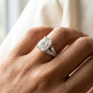 แหวนเพชรแพลตตินั่มแฟชั่นสำหรับผู้หญิง เครื่องประดับหรูหรา ดีไซน์คลาสสิกทันสมัย เหมาะสำหรับงานหมั้นและสวมใส่ในชีวิตประจำวัน - Product Image 4