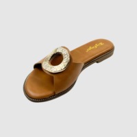 Sandales plates à bout ouvert pour femmes, avec boucles métalliques rondes, légères, respirantes et confortables, à enfiler, pour l'extérieur et l'intérieur