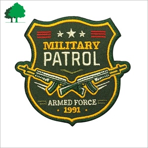 Индивидуальные вышитые нашивки на липучке напрямую с завода - Product Image 5