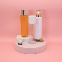 Contenant cylindrique personnalisé en PET, finition métallique, capuchon en cristal, épaule plate et fine, pour liquides cosmétiques