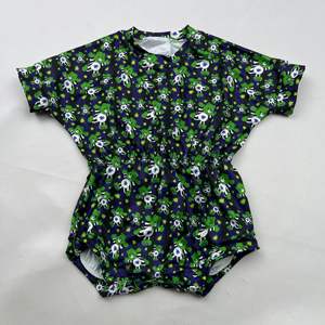 Mono de Verano para Bebé Niña con Estampado de Tigre y Caballo, Diseño Personalizado OEM, Mono de Navidad con Copos de Nieve sobre Cuadros Rojos - Product Image 2