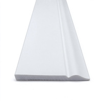 Plinthe décorative en polystyrène PS finition bois pour l'intérieur, idéale pour assortir les revêtements de sol