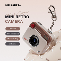Mini caméra portable personnalisée en usine, 5MP 1080P HD, design rétro porte-clés 90 °   Caméscope numérique de poche pour étudiants avec objectif rotatif