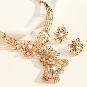European and American Explosions Golden Zinc Alloy V-Shaped <b>Flower</b> Necklace Earrings Set Female 2025 Spring - Product Image 4
