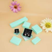 Boîte à bijoux chic rose pastel et bleue avec couvercle et base, avec éponge pour collier et bague