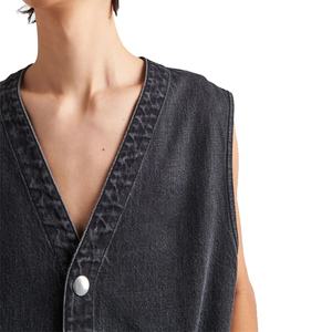 เสื้อกั๊กยีนส์สีดำแบบซีดจางทรงโอเวอร์ไซส์ คอวี แขนกุด ติดกระดุม สำหรับผู้ชาย - Product Image 6