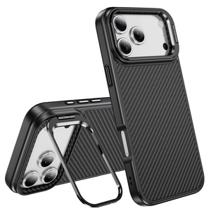 Custodia Protettiva Magnetica Sottile Antiurto con Motivo in Fibra di Carbonio e Cavalletto Nascosto per iPhone 17 Pro Max - Product Image 1