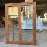 Fenêtre moderne verticale en aluminium couleur grain de bois, personnalisable, avec volet battant manuel, étanche et insonorisée pour la sécurité des commerces