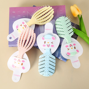 Cepillo de masaje para el cuero cabelludo AISHU de 15-20 cm con diseño de dibujos animados para la población en general - Product Image 1