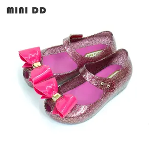 Venta al por mayor zapatos babygirl luz-Sandalias de gelatina para niños, zapatos de princesa de PVC brillantes, sandalias para niñas, calzado plano para exterior
