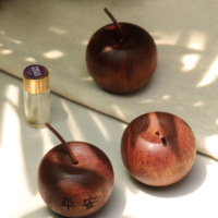 Handgefertigte Sapele-Holz Ätherisches Öl Diffusor-Ornamente Weihnachten & Neujahr Apfelform Neuartige Geschenke für Aromatherapie