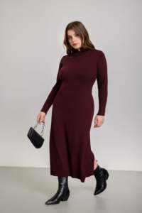 Robe Automne 2026 Pour <span class=keywords><strong>Femme</strong></span> en Maille Douce Bordeaux Respirante Longueur Genou <span class=keywords><strong>Taille</strong></span> Naturelle Silhouette Fourreau Simple Fente Arrière ODM - Product Image 4