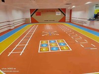 Sportplatz-Bodenbelag mit Individueller Grafikdruck PVC-Vinyl Wasserdichter Umweltfreundlicher Verschleißfester Selbstklebender Supermarkt-Tanzboden