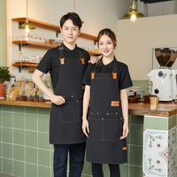 Bavoir de chef ergonomique réutilisable sans manches Tablier multi-poches durable et élégant en polyester résistant aux taches avec logo personnalisé