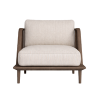 Fauteuil Nara, fabriqué en bois brun intense, incarnant l'authentique style japonais, idéal pour les espaces hôteliers élégants.