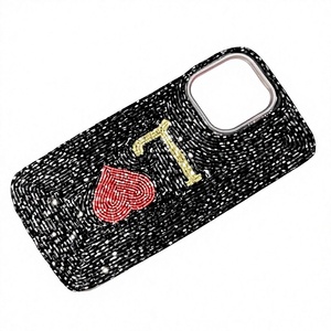 Étui de téléphone brodé en coton fait main, motif cœur rouge et lettre I dorée, artisanat Sami, broderie colorée, couture d'amour - Product Image 1