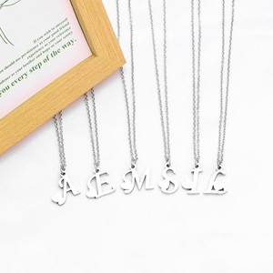 Nuova Collana da Donna 2026 in Acciaio Inossidabile con Ciondolo a Catena Bambù e Iniziale Lettera A - <span class=keywords><strong>Regalo</strong></span> Sportivo di Amicizia <span class=keywords><strong>per</strong></span> <span class=keywords><strong>Figlia</strong></span> e Famiglia - Product Image 3