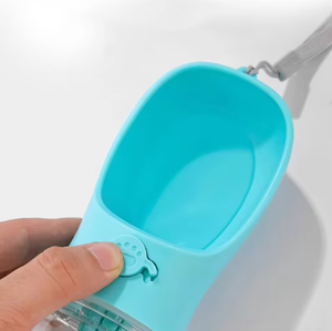 Garrafa de Água de Luxo para Cães com Compartimento para Comida, Perfeita para Filhotes, Ideal para Caminhadas e Atividades ao Ar Livre - Product Image 3