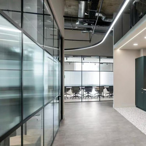 Système <span class=keywords><strong>de</strong></span> cloisonnement <span class=keywords><strong>de</strong></span> bureau <span class=keywords><strong>industriel</strong></span> moderne avec murs en verre multi-grilles – <span class=keywords><strong>Séparateur</strong></span> <span class=keywords><strong>de</strong></span> <span class=keywords><strong>pièce</strong></span> esthétique pour studio créatif et galerie d'art - Product Image 3