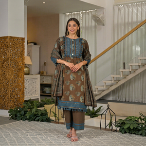 Conjunto de Salwar Kameez de Algodón Estampado Marrón para Mujer con Dupatta, Manga 3/4, Largo hasta la Rodilla, Estilo Tradicional Informal de India y Pakistán - Product Image 1