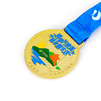 Trophées et médailles sportives personnalisés en métal plaqué or polonais avec logo sur mesure et finition émaillée