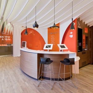 Mostrador de Recepción de Superficie Sólida Personalizado de Estilo Moderno para Oficinas, Clínicas Dentales, Gimnasios y Hoteles - Product Image 1