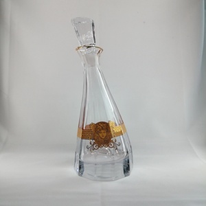 Decantador de Vidrio Cónico con Patrón Griego Dorado, Lujoso y Vintage, para Brandy, Vino y Banquetes Reales - Product Image 5