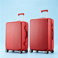 Valise de voyage rigide OEM d'usine, silencieuse 360° °   Valise à roulettes avec crochet latéral et compartiments de rangement multiples à l'intérieur