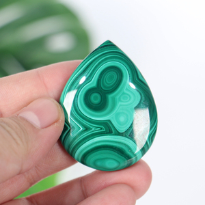 Pendentif en cristal naturel de guérison en gros, pendentif en malachite de haute qualité, forme goutte d'eau - Product Image 1
