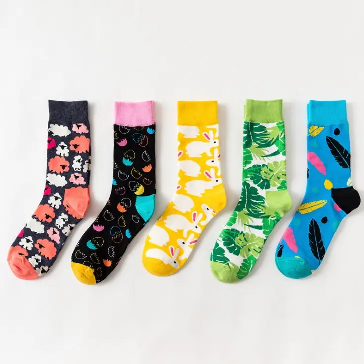 Les chaussettes Happy pour hommes avec logo personnalisé se démarquent de la foule