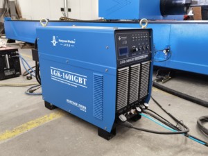 Mesin pemotong tabung <span class=keywords><strong>plasma</strong></span> 4 sumbu, mesin pemotong pipa persegi tabung logam rotasi otomatis - Product Image 5