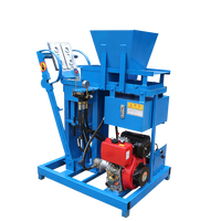 Petite machine à blocs de terre emboîtables