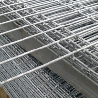 Panneaux de grillage soudé en acier galvanisé durable pour clôtures agricoles et cages à oiseaux, avec services de découpe et de pliage sur mesure