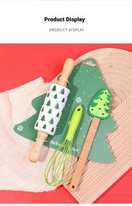 Ensemble de pâtisserie de Noël adorable avec spatule en silicone, fouet et rouleau à pâtisserie pour de magnifiques cadeaux culinaires de Noël - Product Image 2
