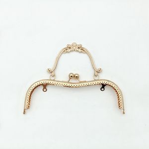 20.5cmエンボス加工<span class=keywords><strong>M</strong></span>字型プラムブロッサムブレスレット口ゴールドメタルハンドル女性ハンドバッグ財布フレームシルバーガンブラックアンティーク - Product Image 4