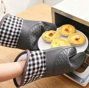 Vente flash : Gants et maniques de cuisine en silicone et coton résistants à la chaleur, à pois, pour barbecue et grillades - Product Image 2