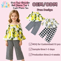 Service personnalisé disponible, tenue deux pièces à imprimé floral et fruité, haut à épaules dénudées à manches évasées et pantalon capri à carreaux pour filles