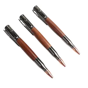 Stylo à bille Bolt Action avec boussole et pince à fusil et recharges supplémentaires et cadeau de décoration de bureau pour papa/collègue/petit ami/<span class=keywords><strong>mari</strong></span> - Product Image 1