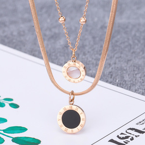 Collar de estilo europeo en capas, colgante redondo de doble capa de acero de titanio con números romanos, joyería de moda unisex - Product Image 5
