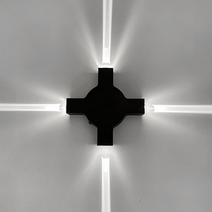 Lampe murale LED RGB 4W au <span class=keywords><strong>design</strong></span> unique, à faisceau croisé, pour chevet, décoration industrielle, jardin, <span class=keywords><strong>salle</strong></span> <span class=keywords><strong>de</strong></span> <span class=keywords><strong>bain</strong></span>, IP65, éclairage haut et bas - Product Image 1